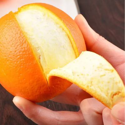 Epluche-orange-sans-salir-vos-mains