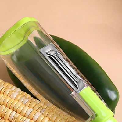 Eplucheur-avec-des-lames-en-acier-inoxydable