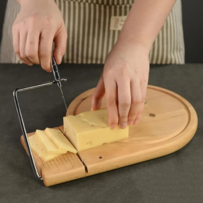 Girolle à fromage avec des  lignes graduées