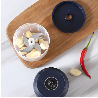 Hachoir-electrique-coupe-ail-pratique