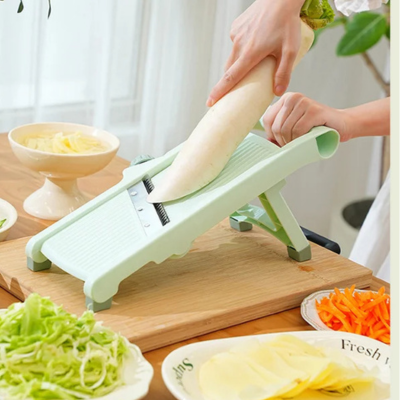 Mandoline-japonaise-avec-une-planche-a-decoupe
