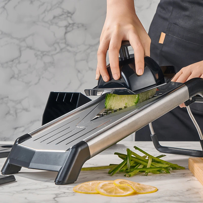 Mandoline-japonaise-coupe-des-courgettes