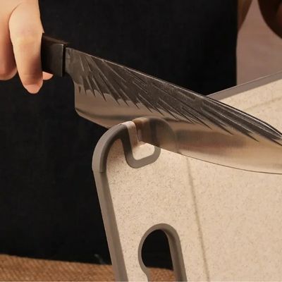 Planche-a-decouper-avec-un-aiguiseur-integre