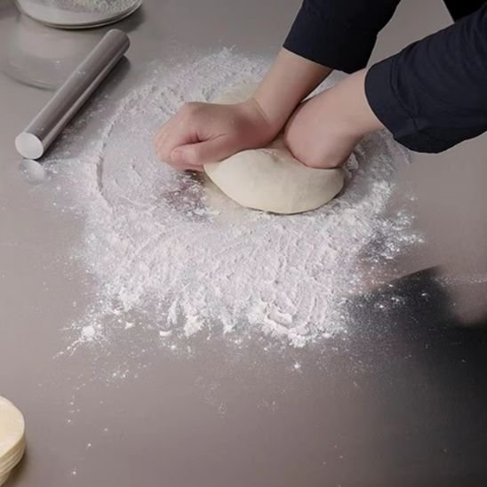 Planche-a-decouper-en-inox-surface-de-travail