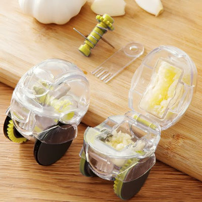 Presse ail à roulettes compacte