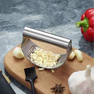 Presse ail inox sans toucher l'ail