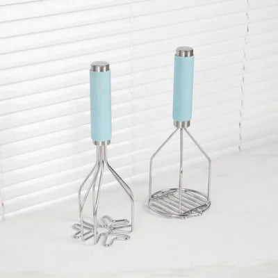 Presse purée inox  doté d'une poignée ergonomique bleu clair