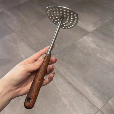 Presse purée manche en bois