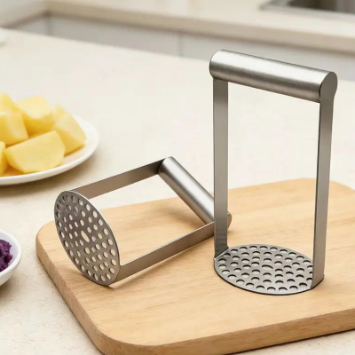 Presse purée manuel en inox compact se range facilement