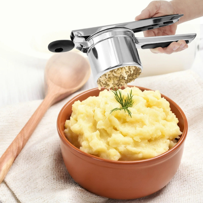 Purée maison onctueuse réalisée avec le presse-purée en inox