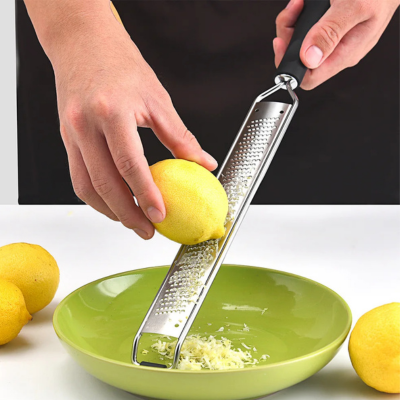 Râpe Parmesan et zesteur polyvalent