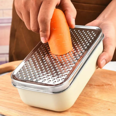Râpe à fromage avec récipient et couvercle robuste