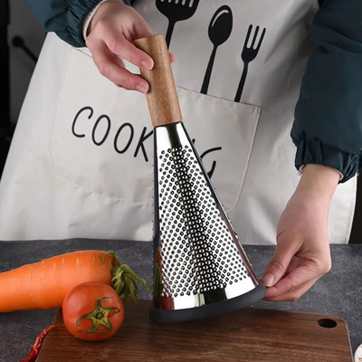 Râpe à fromage conique en inox et bois