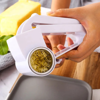 Râpe à fromage pratique