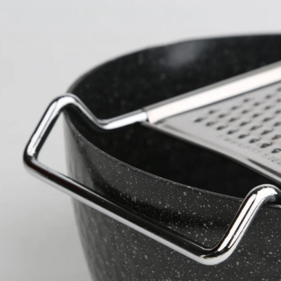 Râpe de cuisine pratique