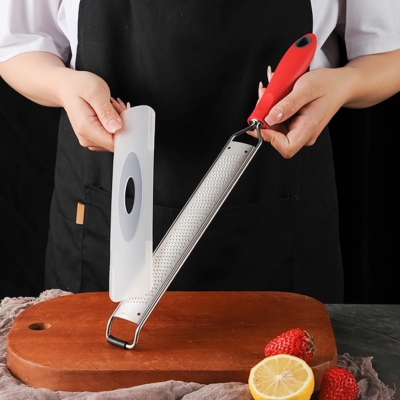 Râpe Parmesan avec protection en plastique