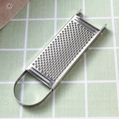 Râpe parmesan en acier inoxydable pratique