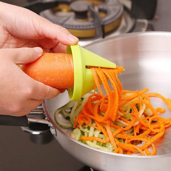 Coupe légumes  en spirales vert