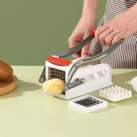 Coupe frite avec poignées en métal avec revêtement antidérapant rouge