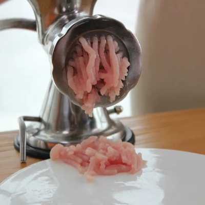 Hachoir-a-viande-manuel-hache-poulet