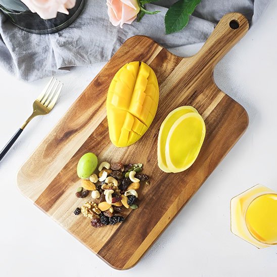 planche-a-decouper-en-bois-naturel-plateau-de-service-fruits