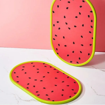 planche-a-decouper-en-forme-de-pasteque-pour-servir-directement-cuisine