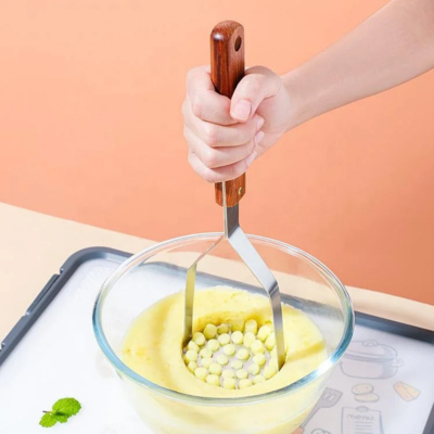 presse purée manuel avec une poignée ergonomiqu