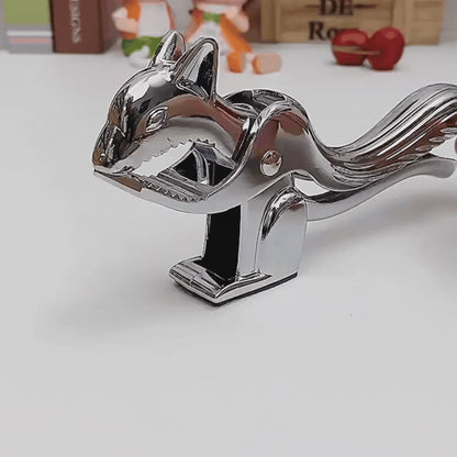 Casse noix | Écureuil Design